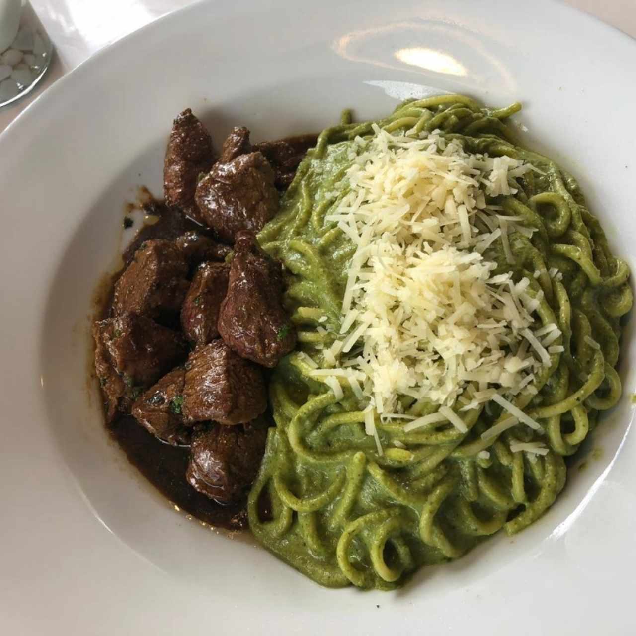 Spaghetti al Pesto con Lomo