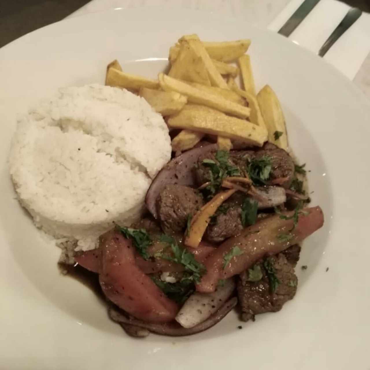 Lomo saltado