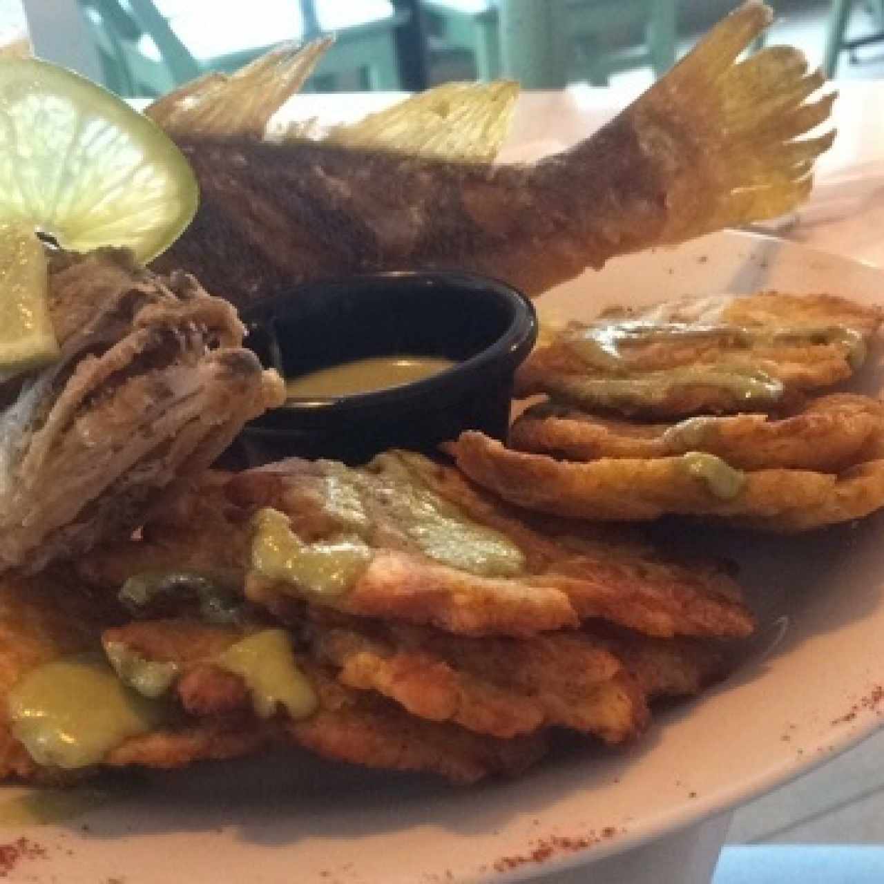 Pescado frito con camarones