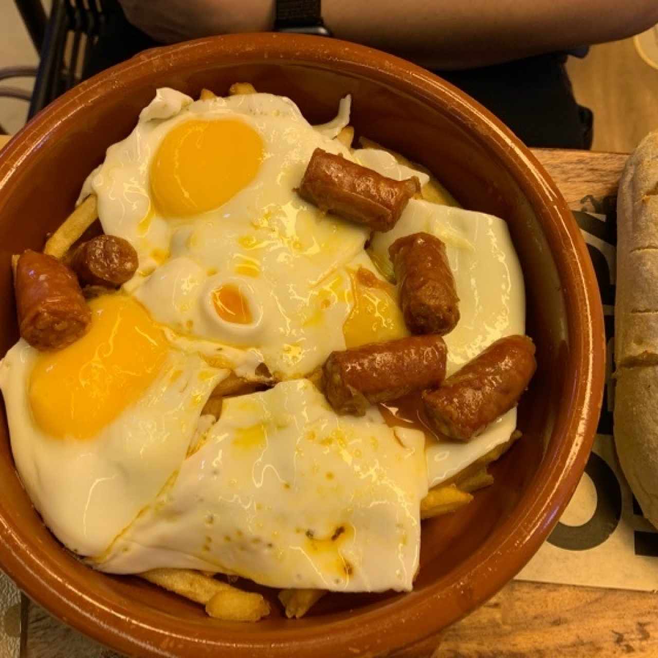 huevos rotos con chistorra