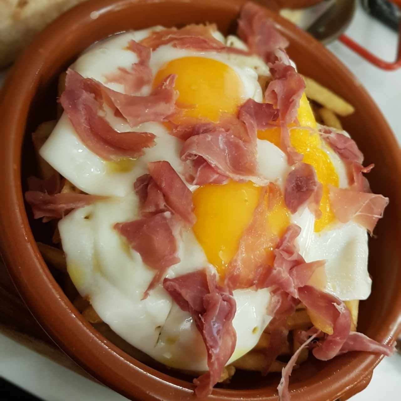 huevos estrellados con jamon serrano