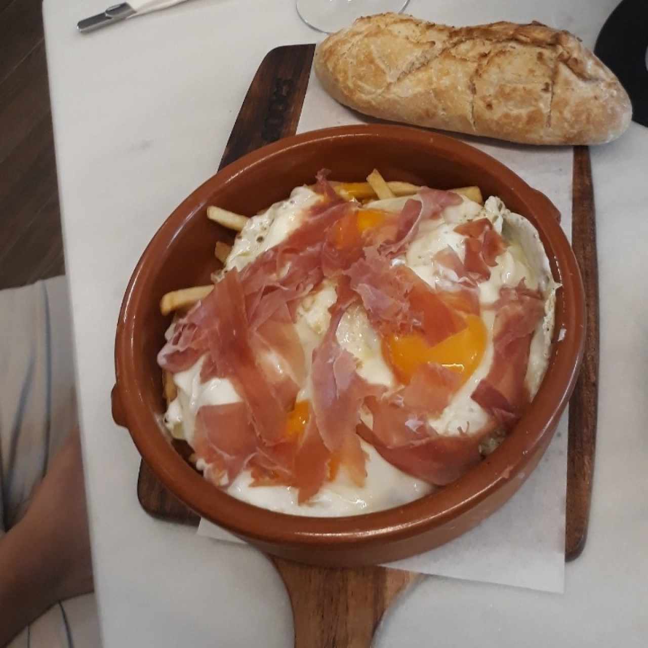 Huevos estrellados con jamón serrano