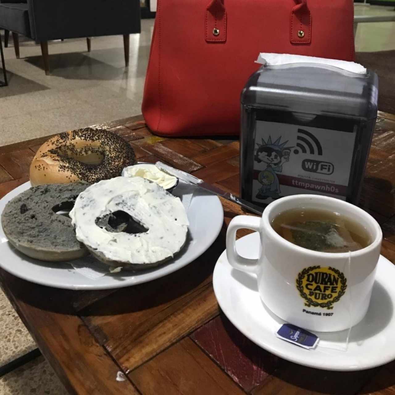 bagel  de arándano y de semilla de amapola