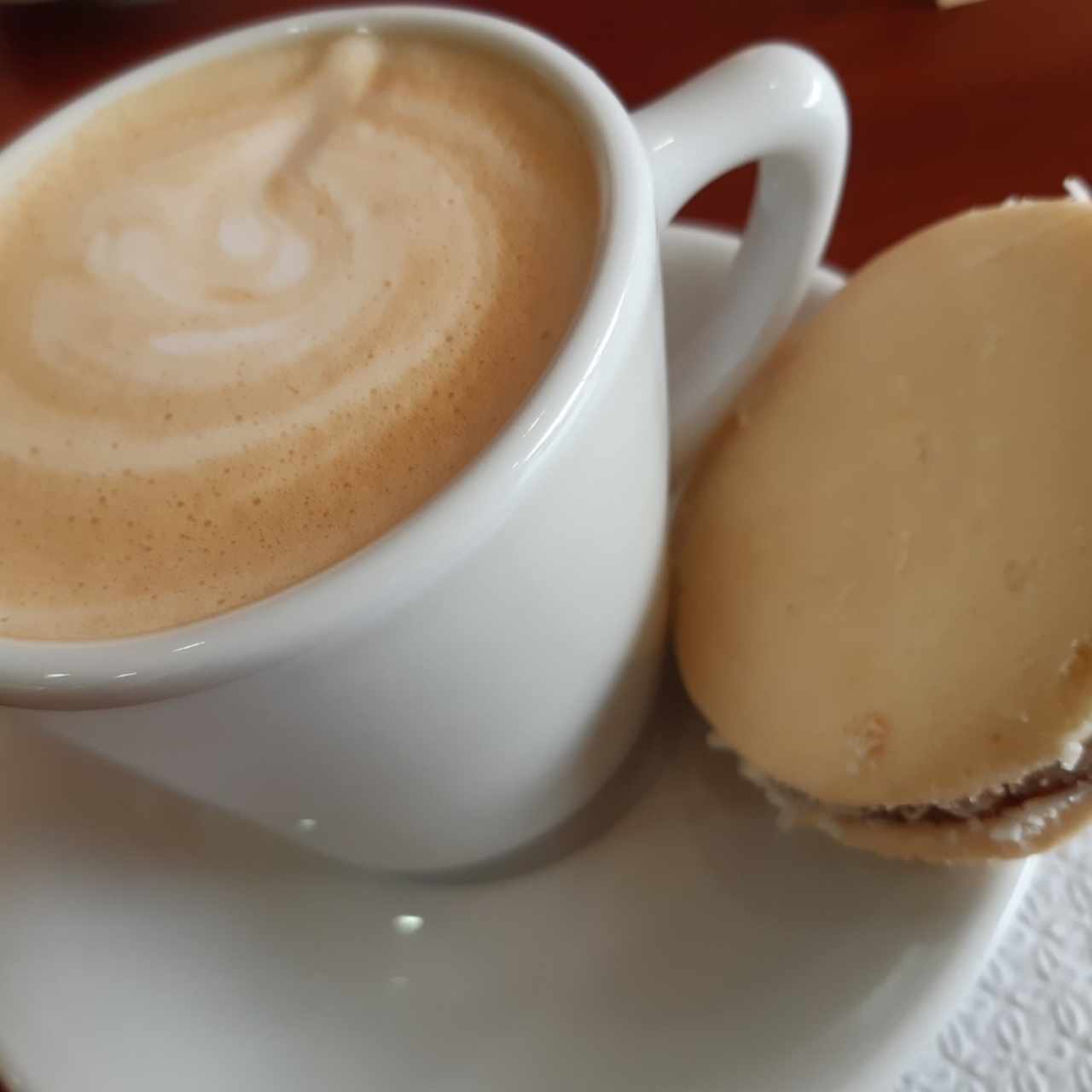 Latte y alfajor