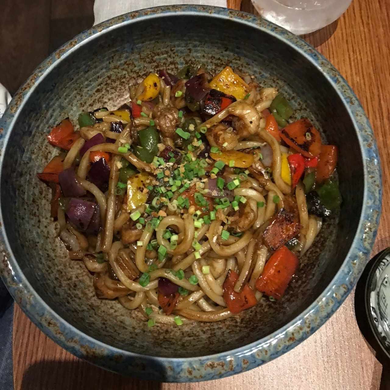 fideos de arroz con vegetales y camarones 