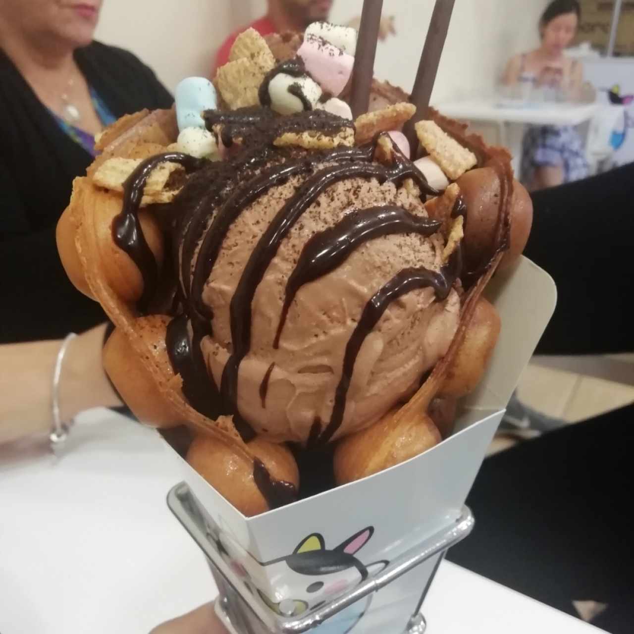 Waffle and gelato de helado de nutella y waffle de vainilla 