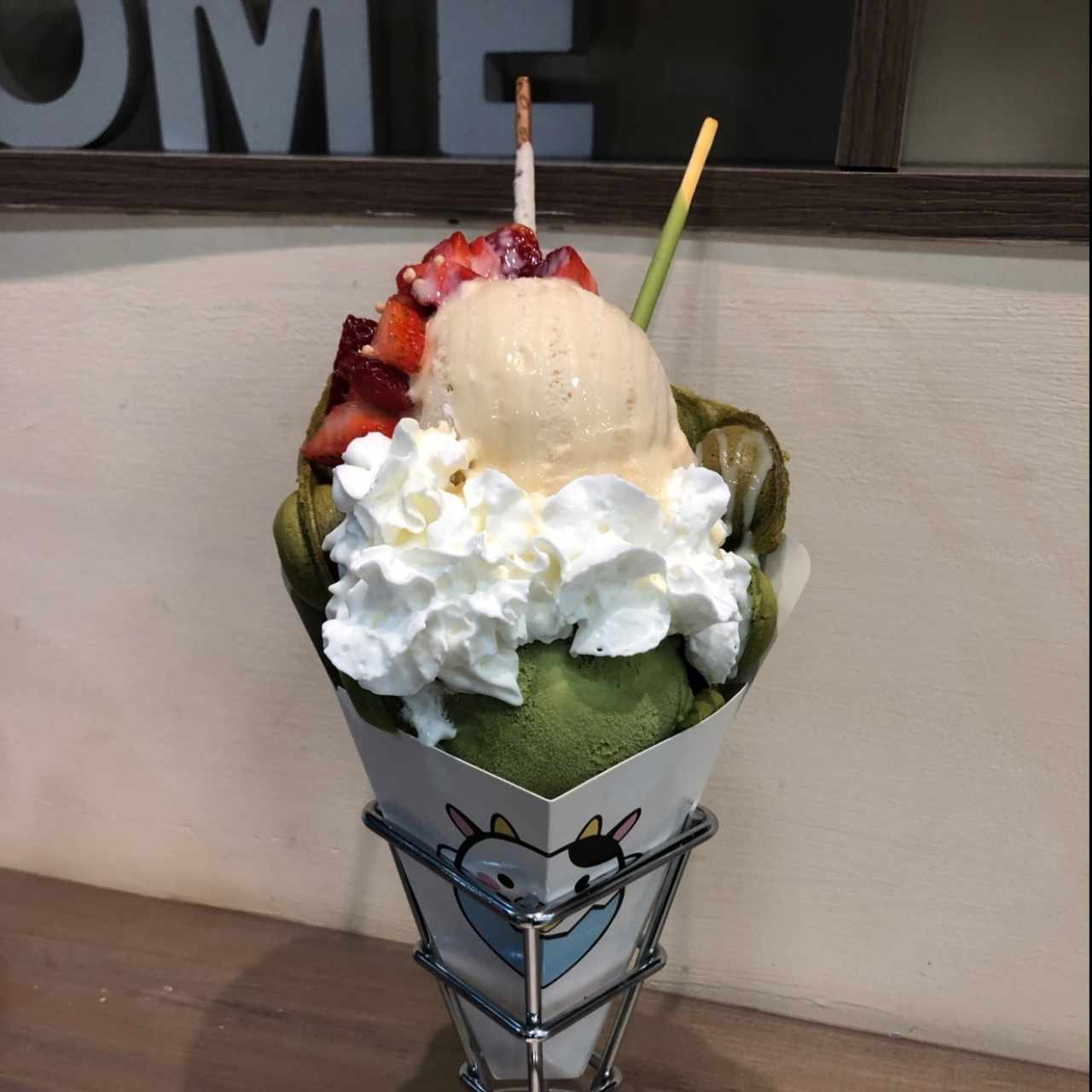 Egg Waffle de Matcha con helado de Matcha y Milk Tea