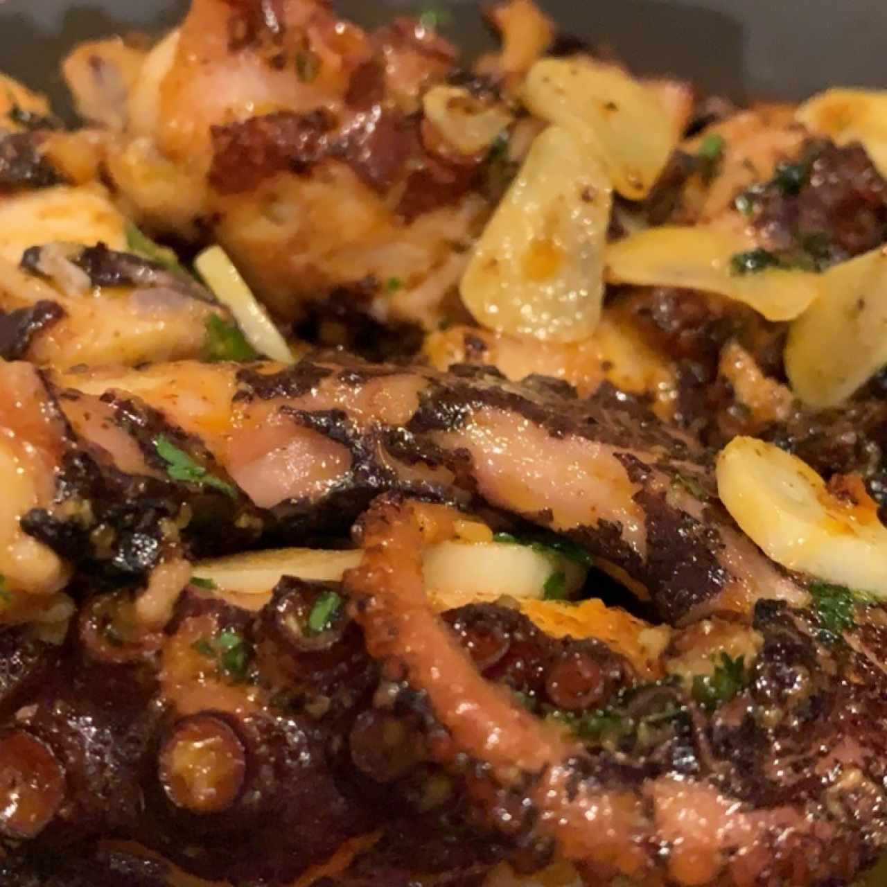 Pulpo al Grill con Ajo Ardiente