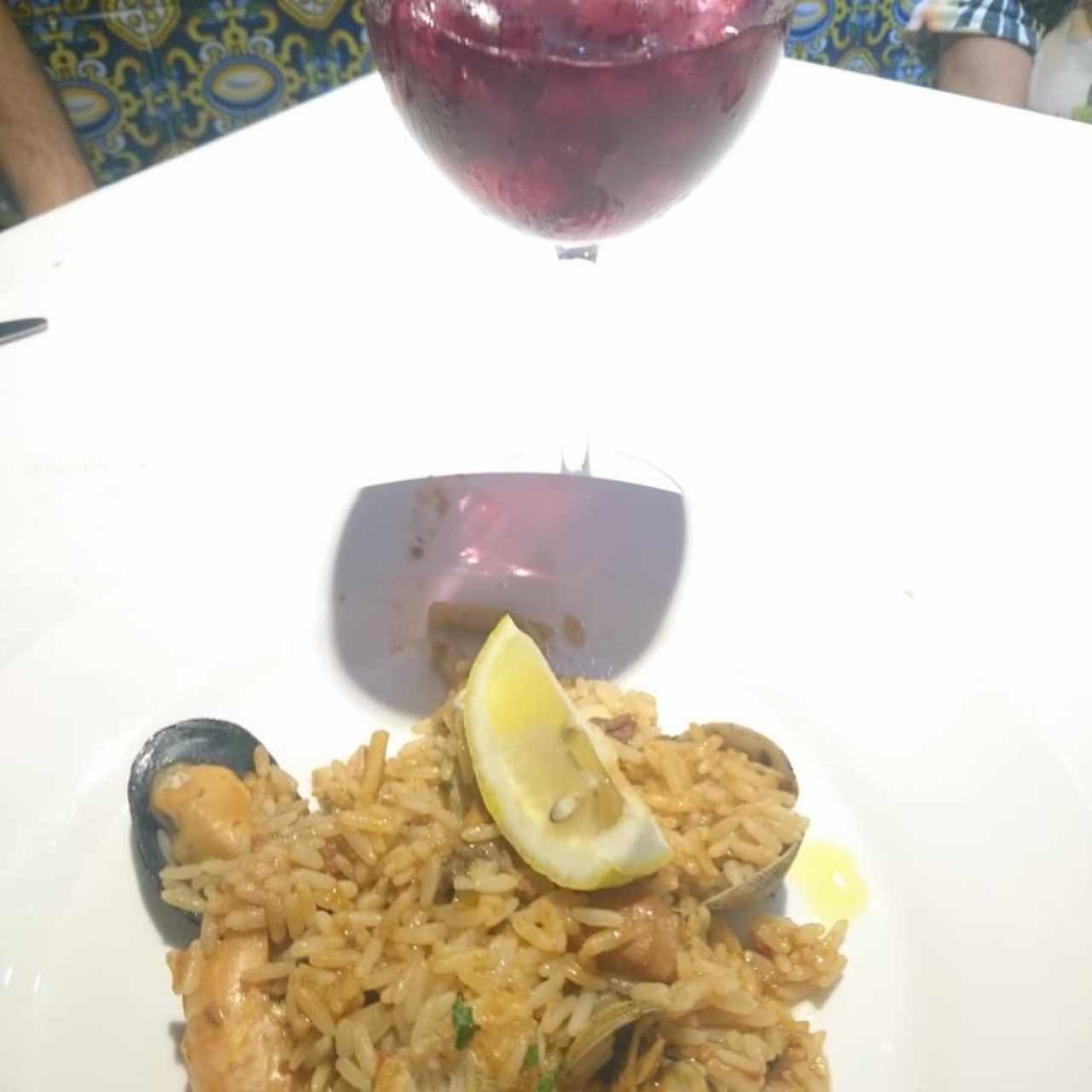 paella y sangría