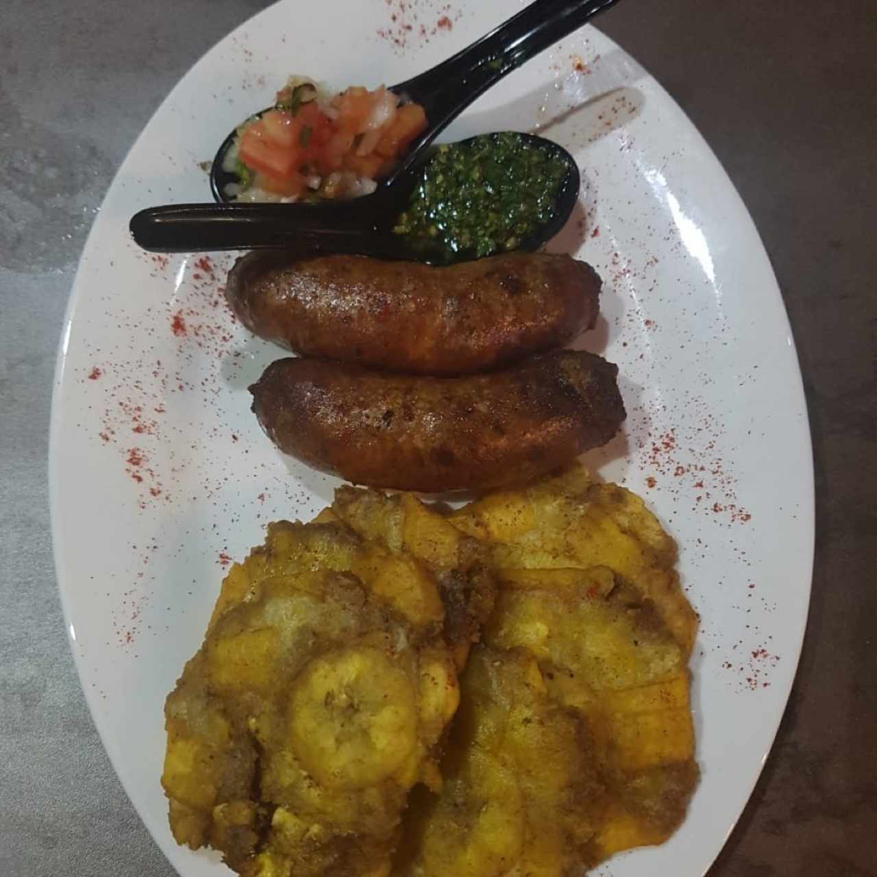 chorizos Artesanales con patacones