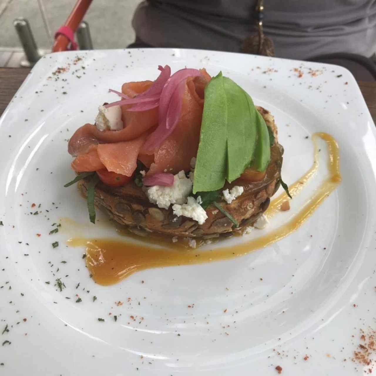 tostada de salmon