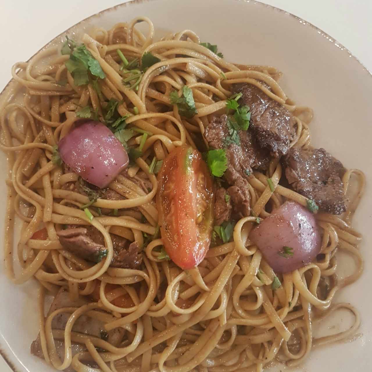 Fetuccini al wok con lomo saltado 