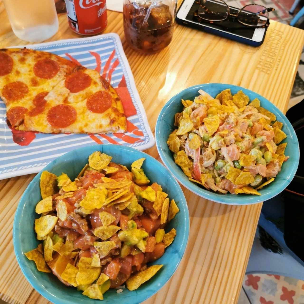 bowl de Salmón, mandarinas, aguacate y plátanos