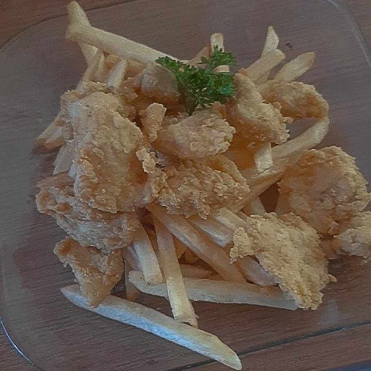 Pollo chicharron con papas fritas