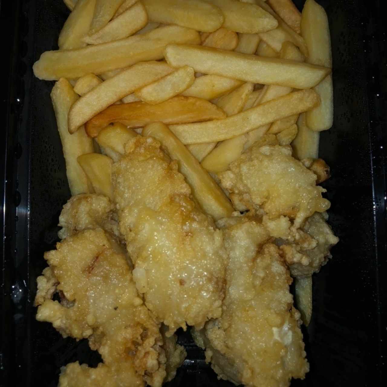 deditos de pescado con papas fritas