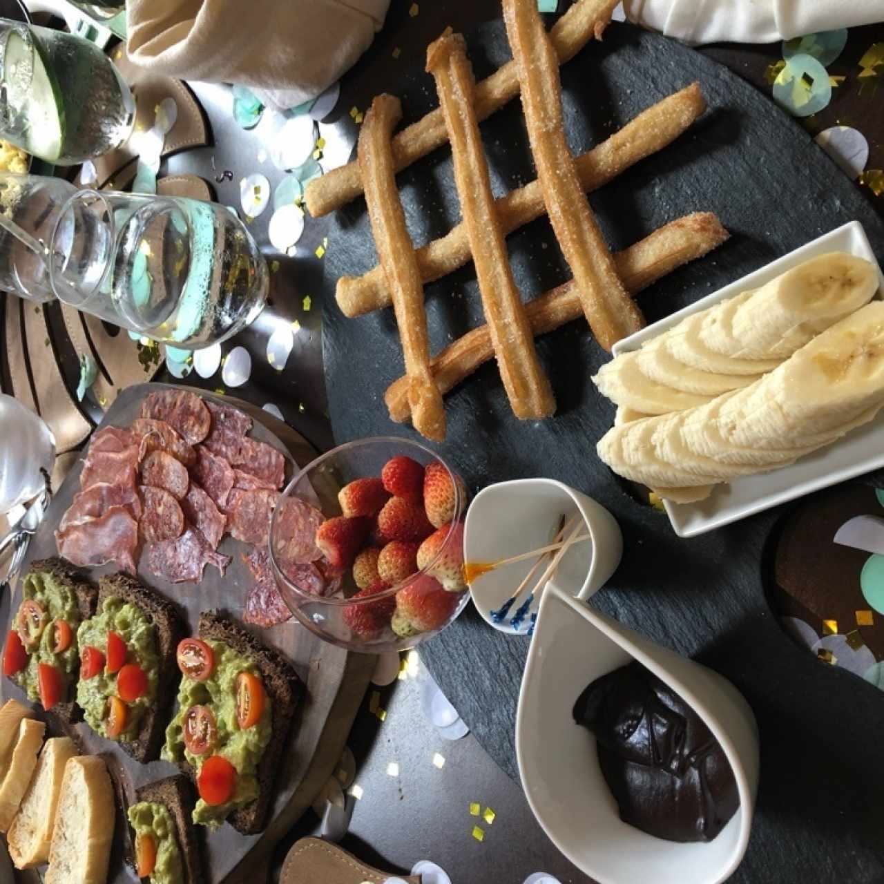 churros, tostada de aguacate y tabla española