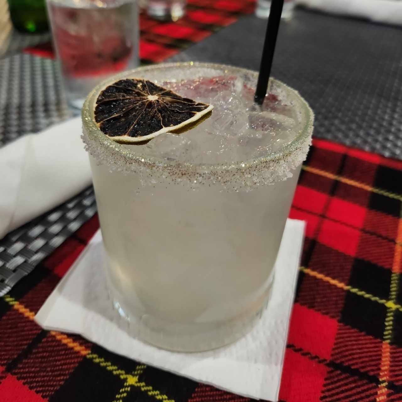 Margarita de limón a las rocas