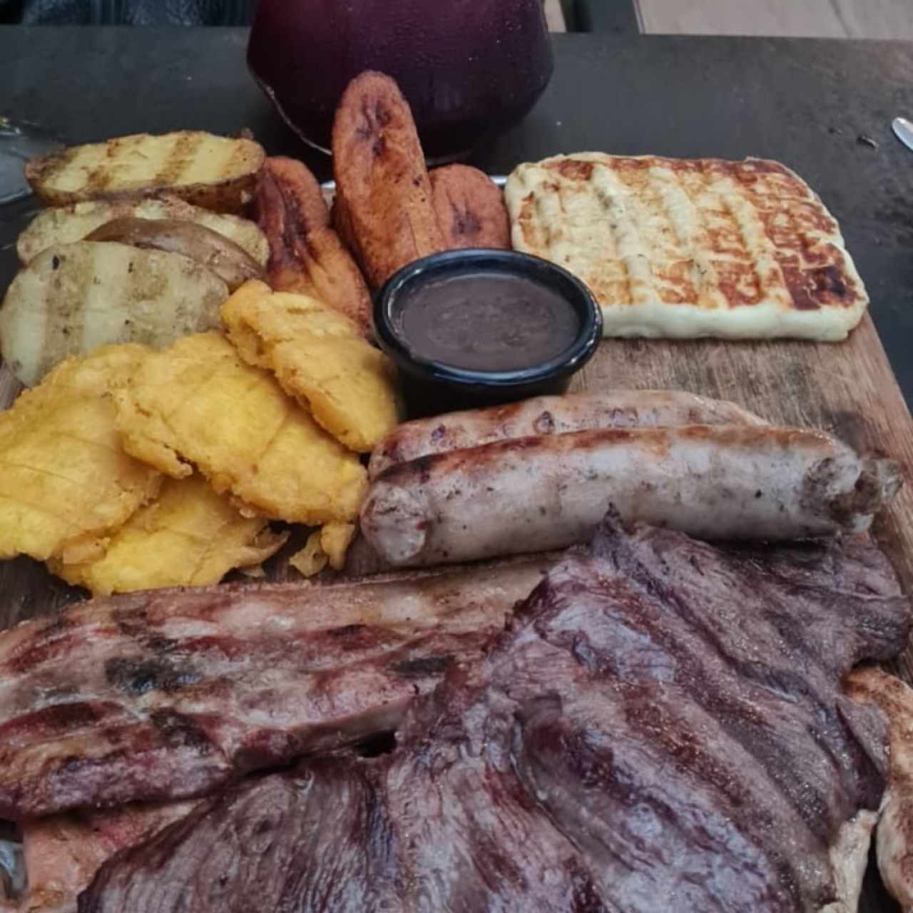 Nuestra Parrilla - Parrillada Típica