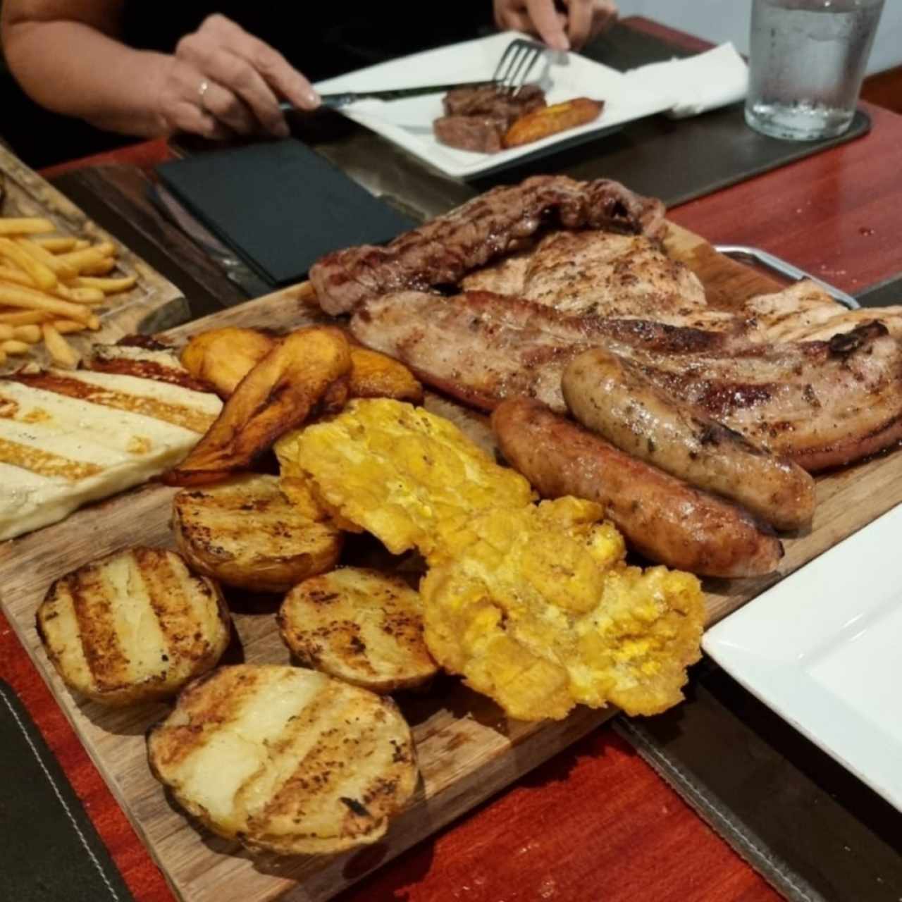 Nuestra Parrilla - Parrillada Típica