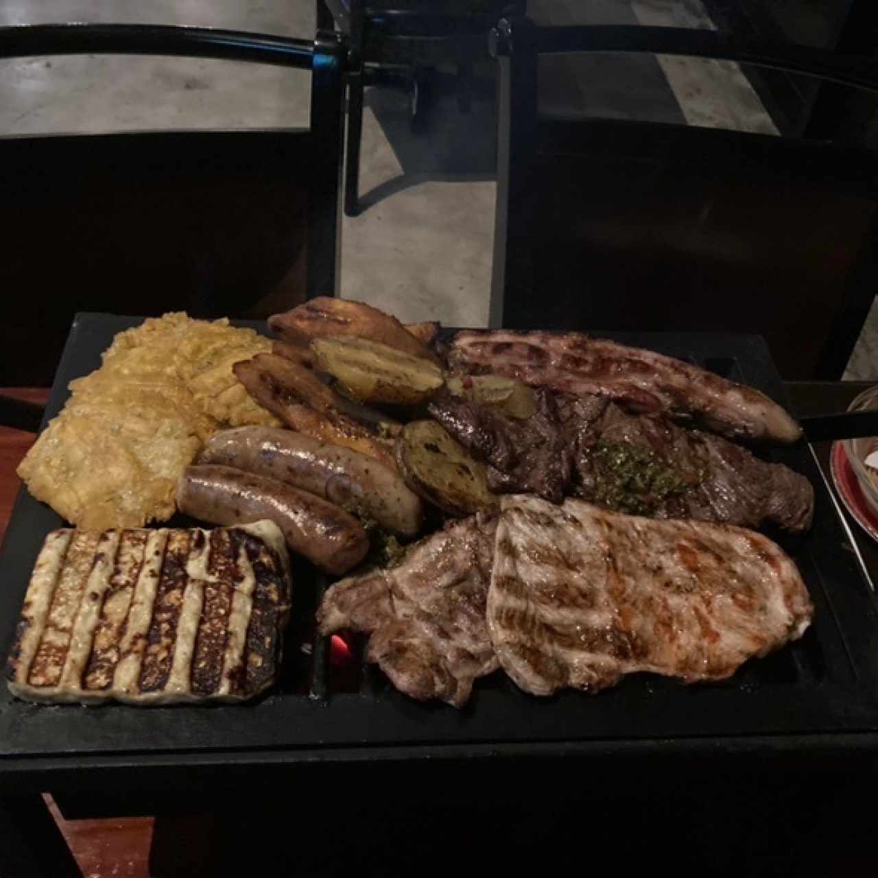 Nuestra Parrilla - Parrillada Típica