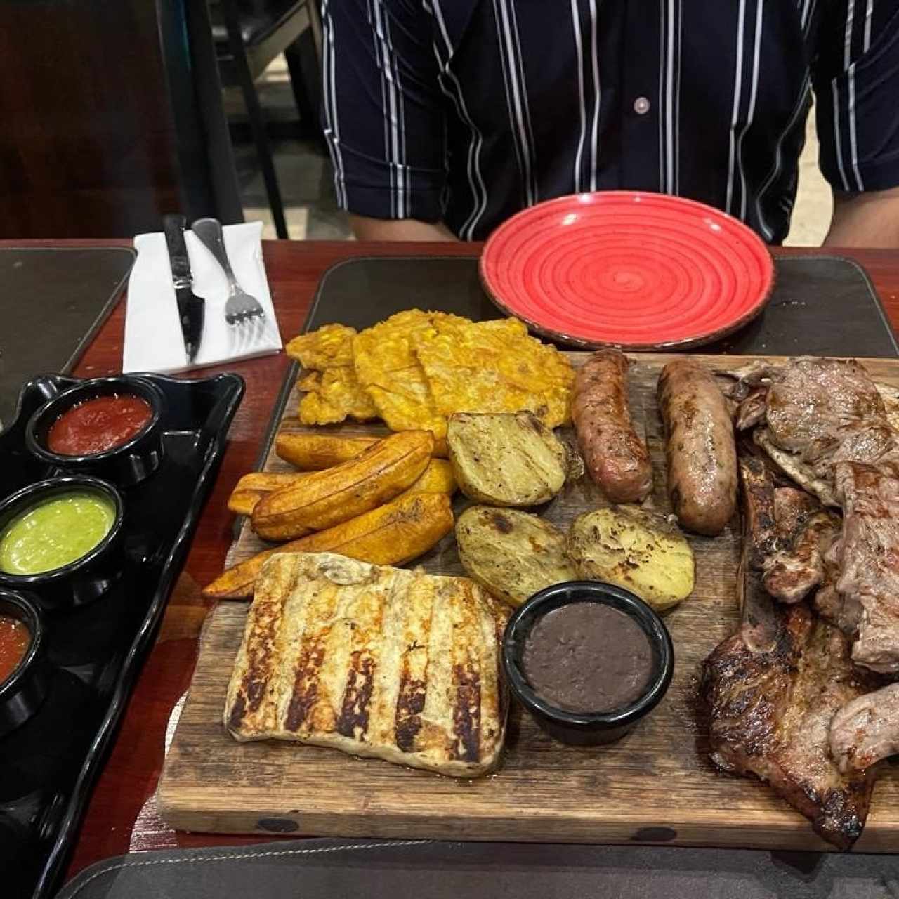 Nuestra Parrilla - Parrillada Típica