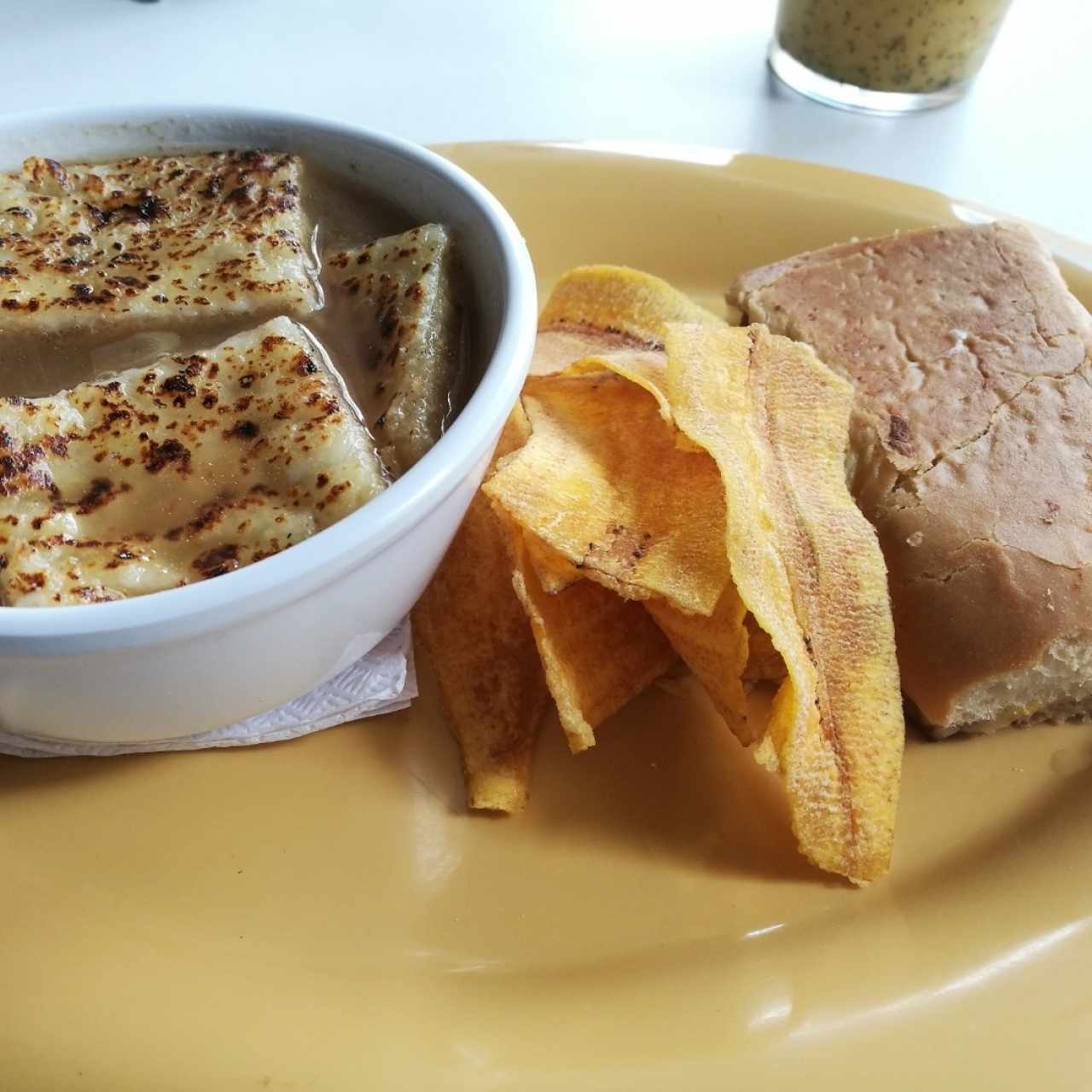 Menu Lunch: Sopa de Cebolla y Cubano