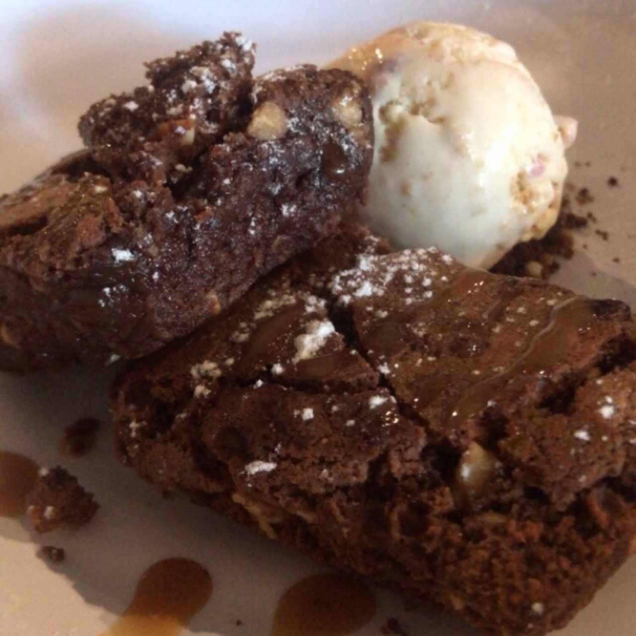 Brownie con helado