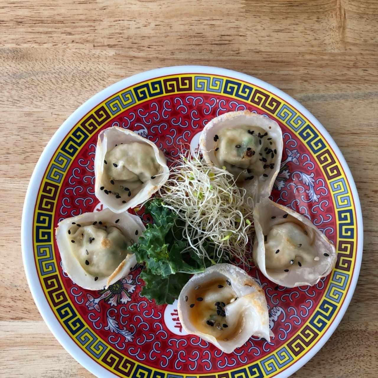 dumplings de pollo y edamame