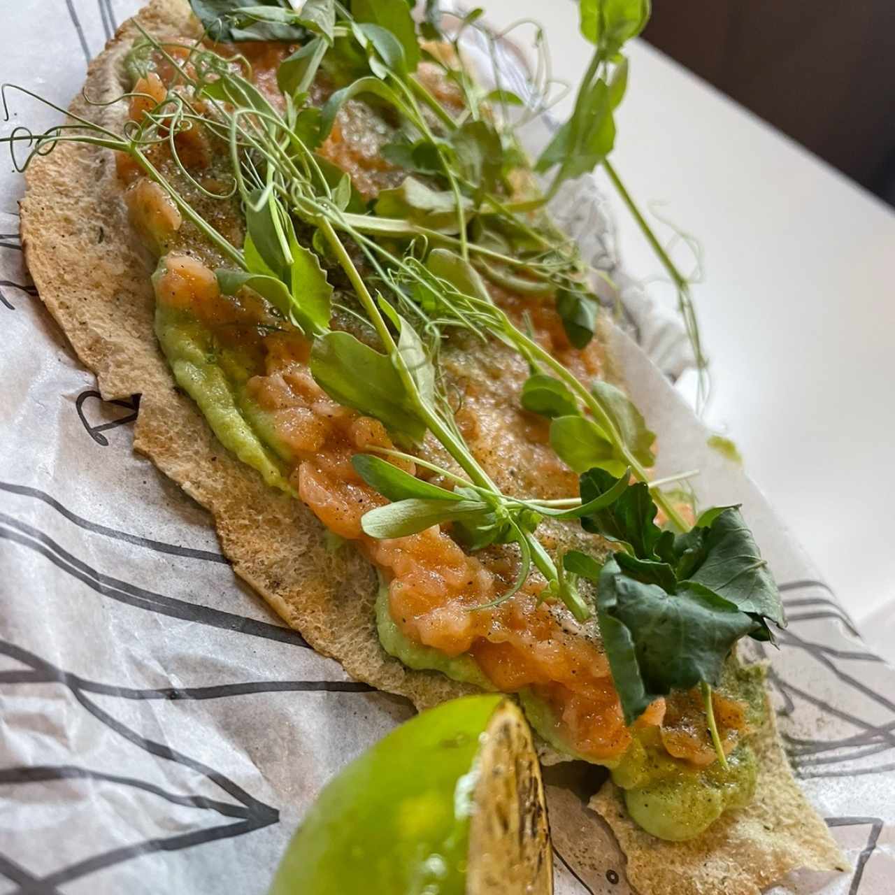 tostada de salmon 