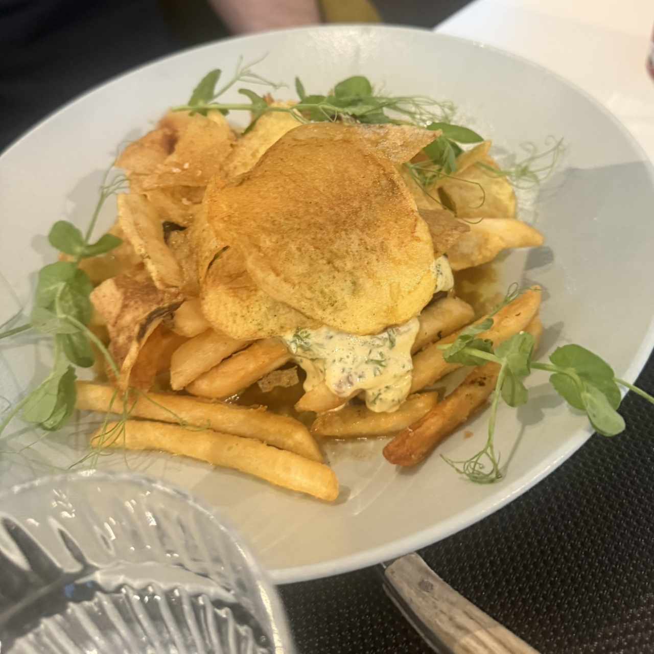 Filete de res con papa fritas trufadas