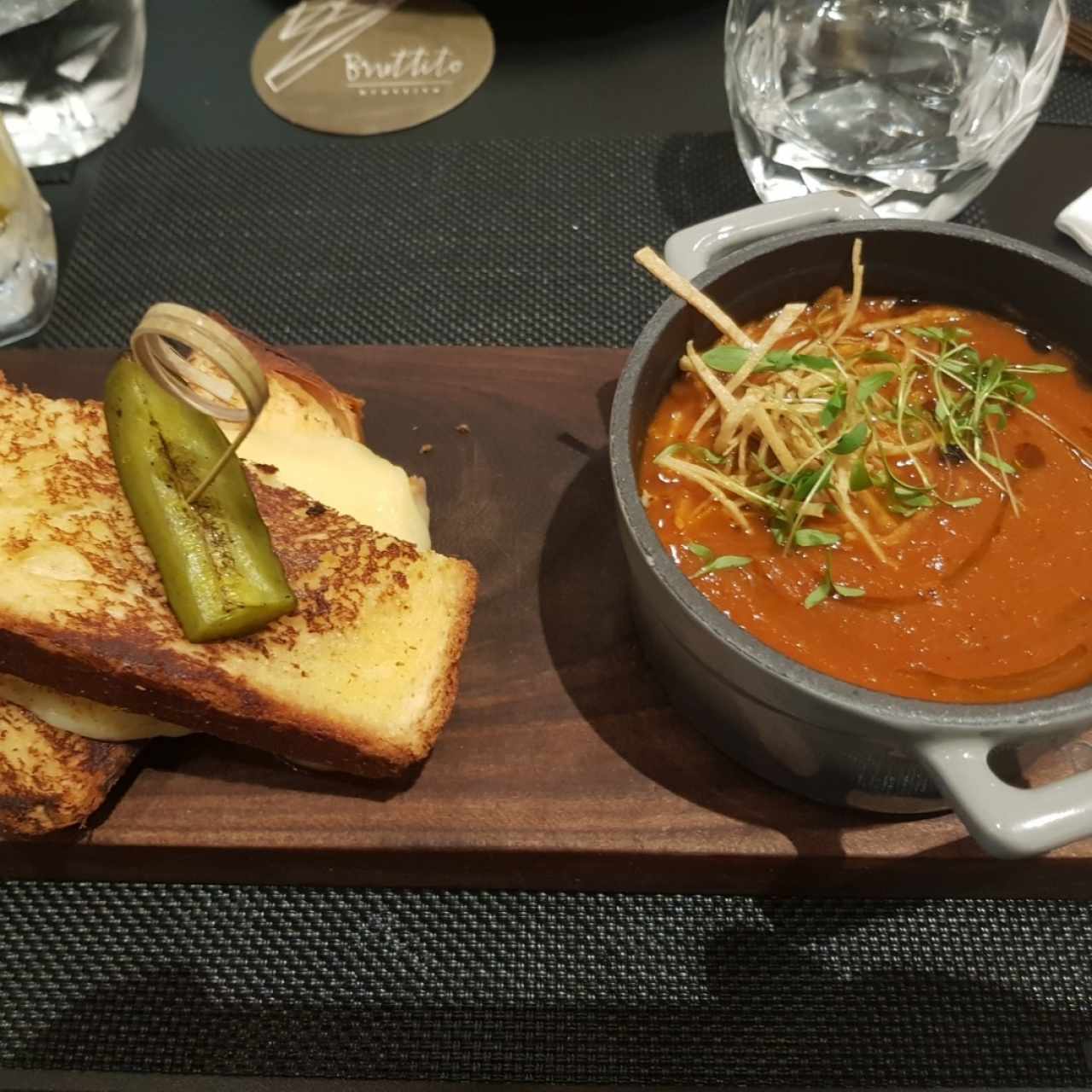 Sopa de Tomate y emparedado Gouda