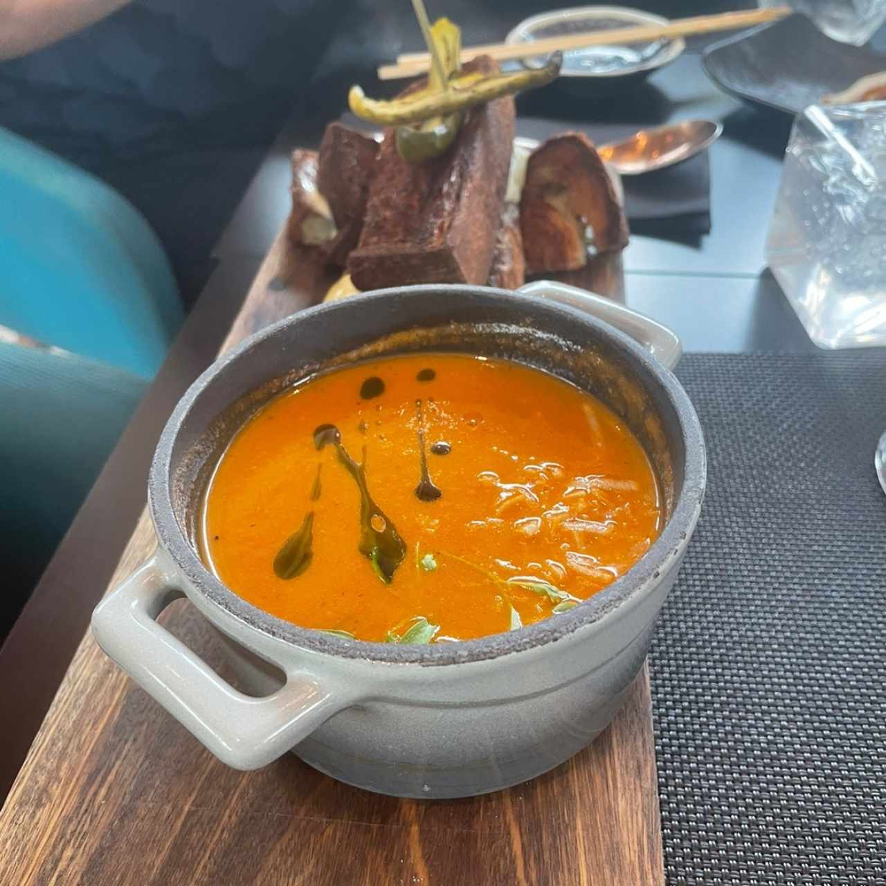 Sopa de tomate y sandushe de queso