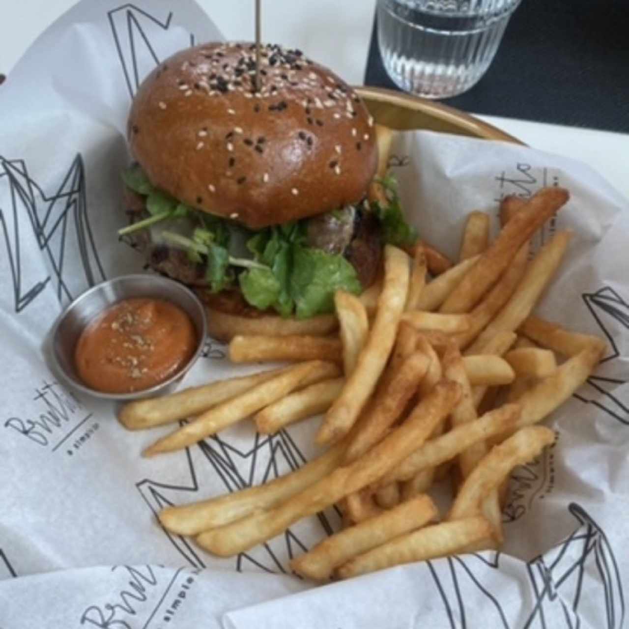 ANGUS BEEF BURGER CON Beyond Burger +$6