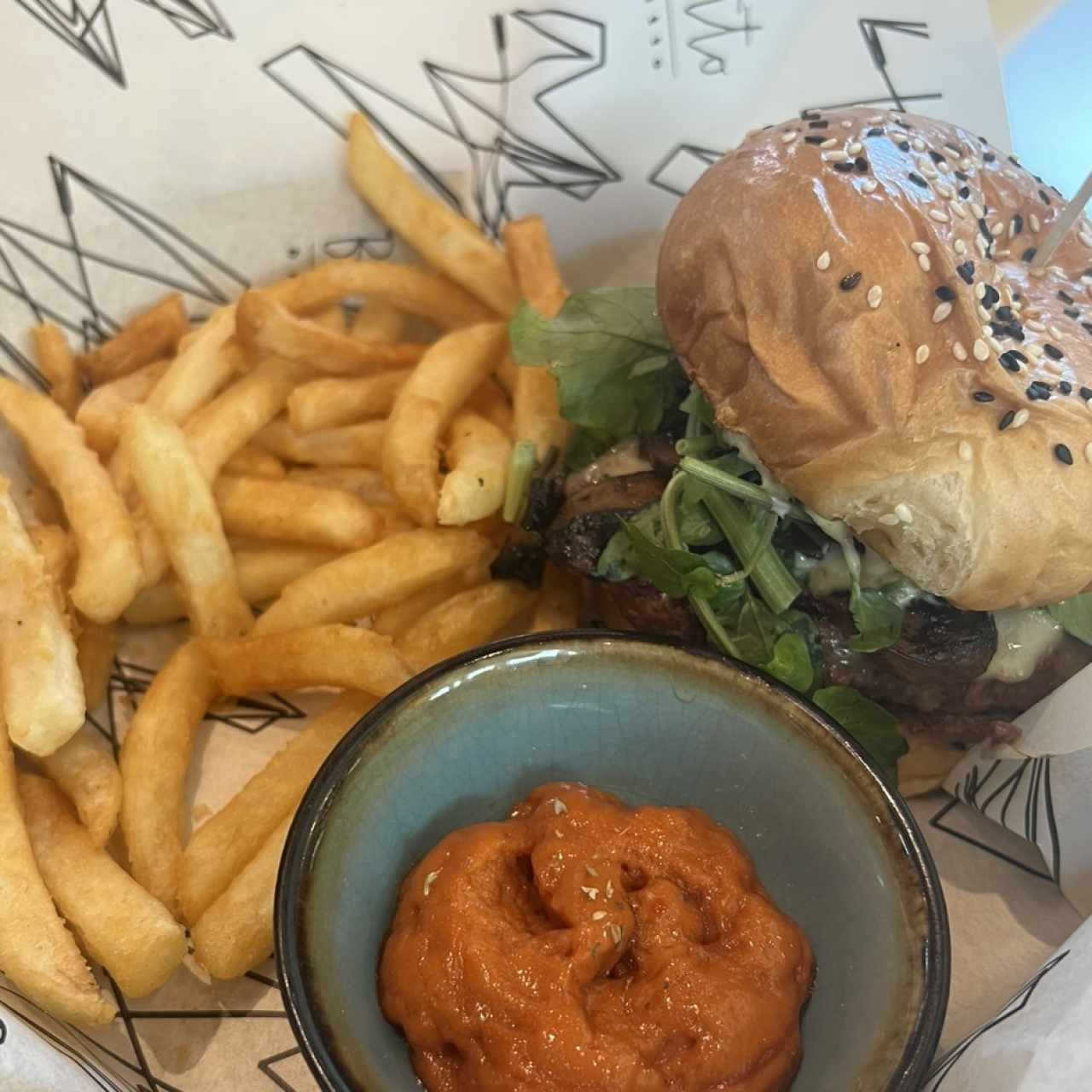 ANGUS BEEF BURGER CON Beyond Burger +$6