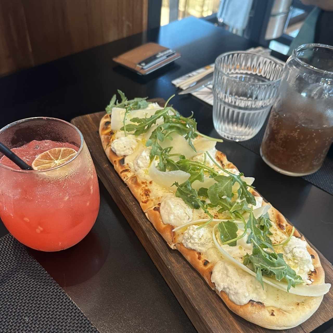Flatbread de Caccio e Pepe