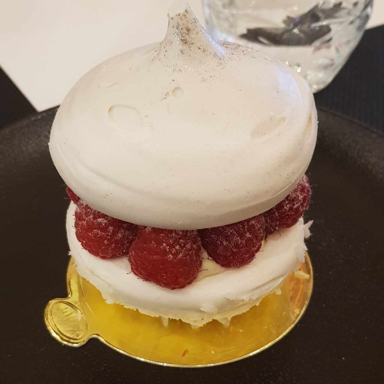 raspberry pavlova 