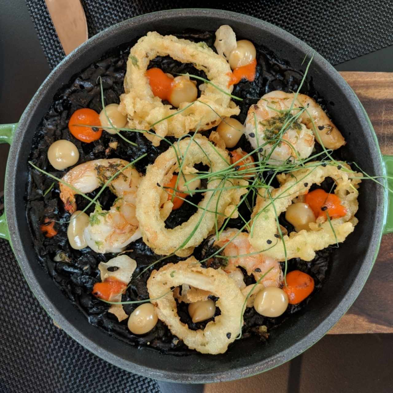 Risotto negro con mariscos