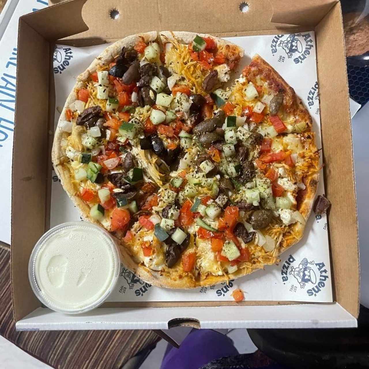 LADOPIZZA (Pollo, Picada Griega de Vegetales, Queso Feta, Satziki, toque de Aceite de Oliva y Orégano), Personal 9”