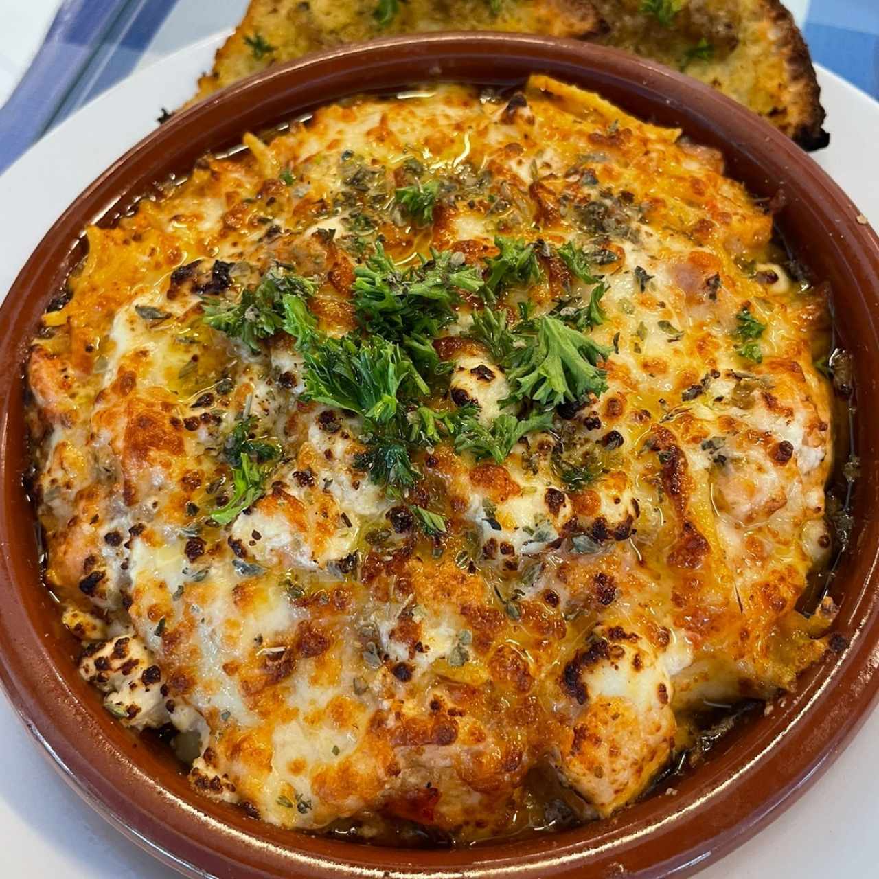 Pasta gratinada con salmón