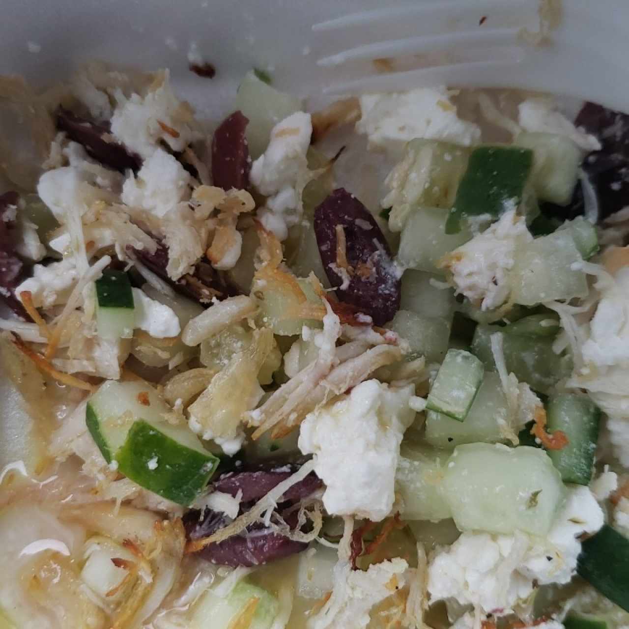 ENSALADA GRIEGA CON POLLO