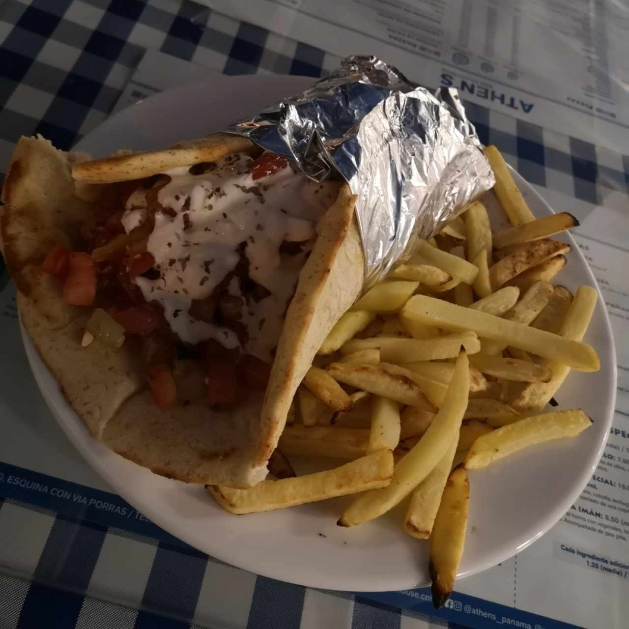 Gyros de kefte con papas asadas