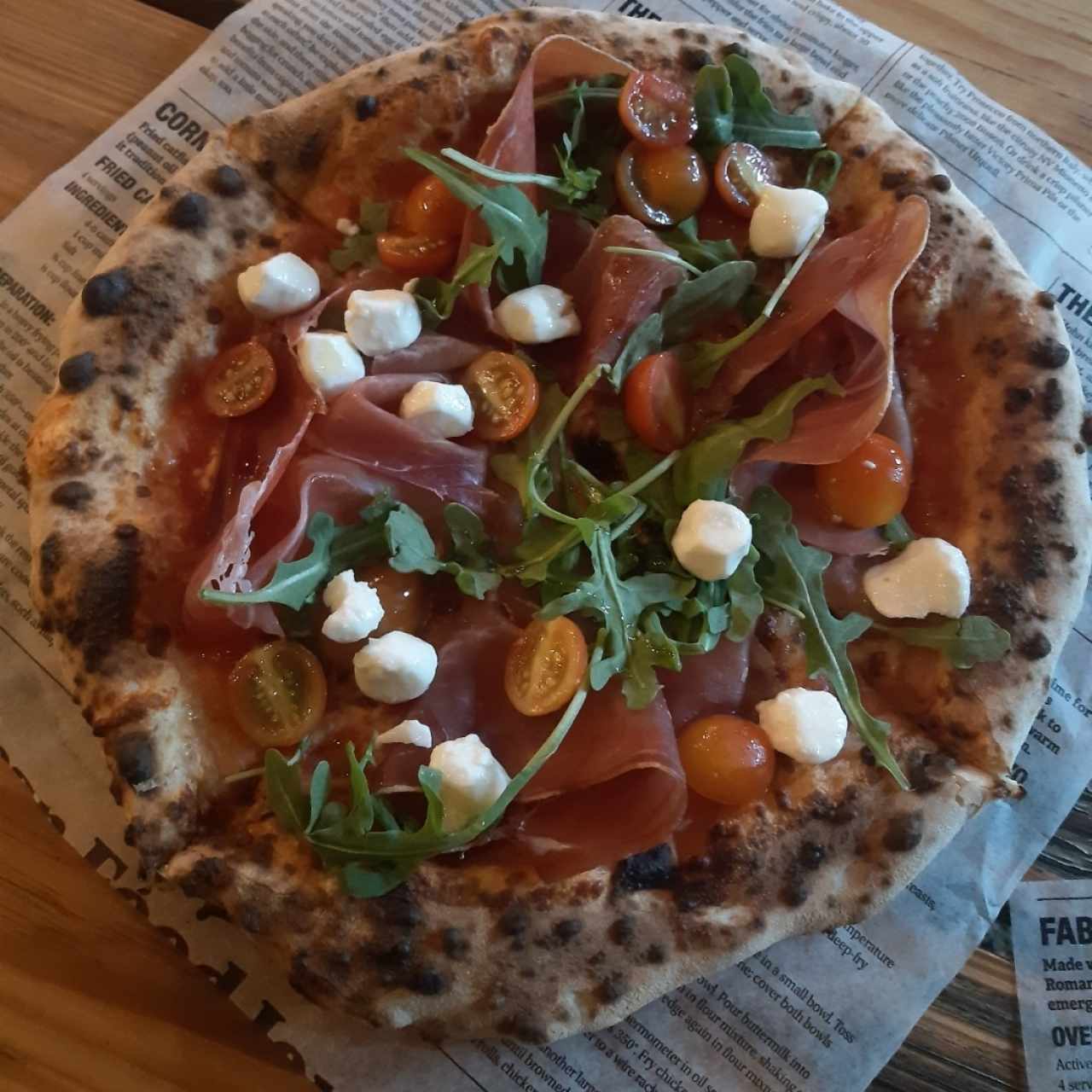 Pizza con Bocconcinis y Tomate Cherry