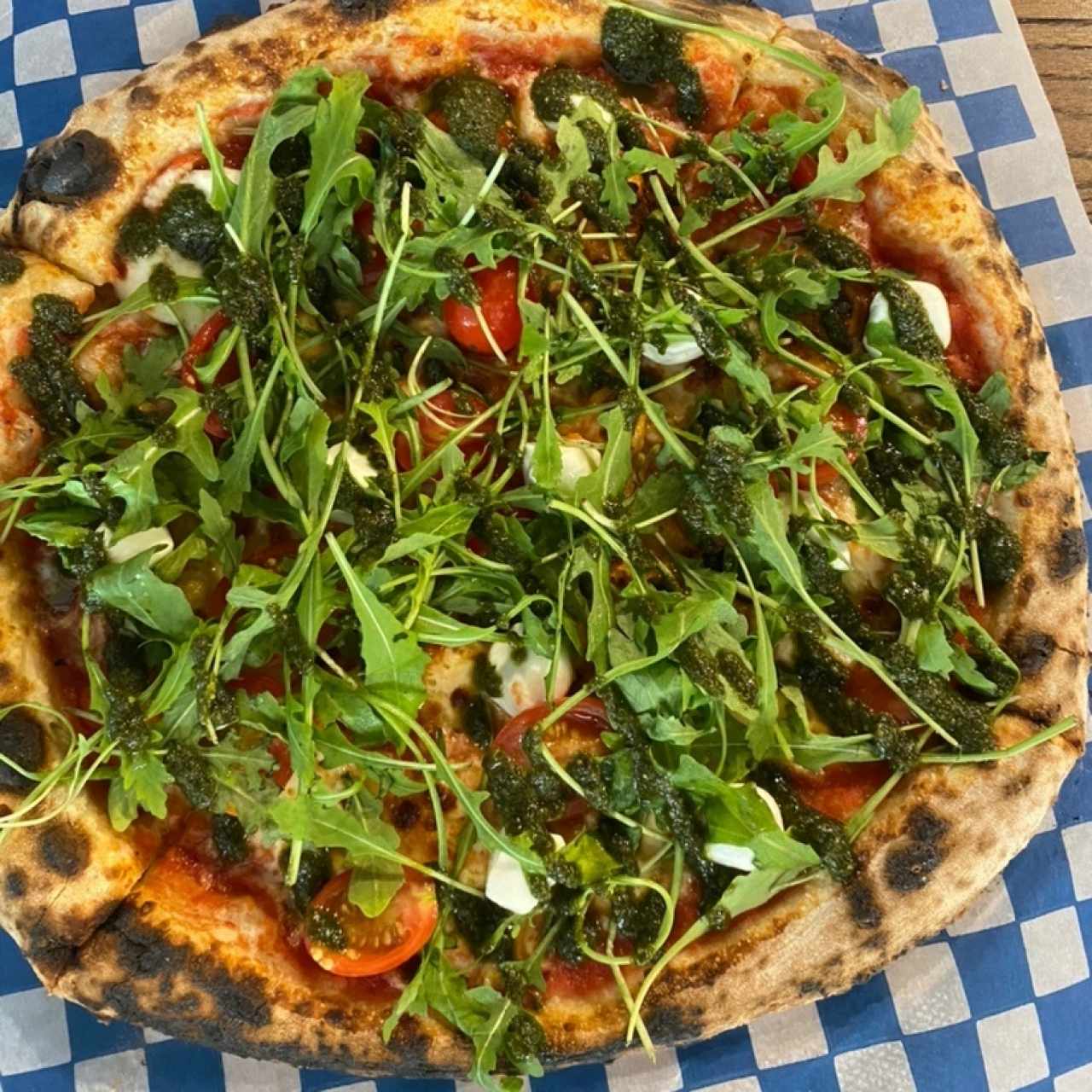 Pizza con Bocconcinis y Tomate Cherry