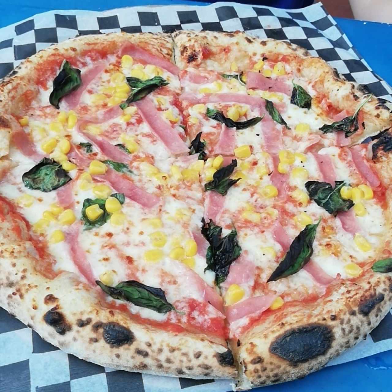 Pizza jamón maiz