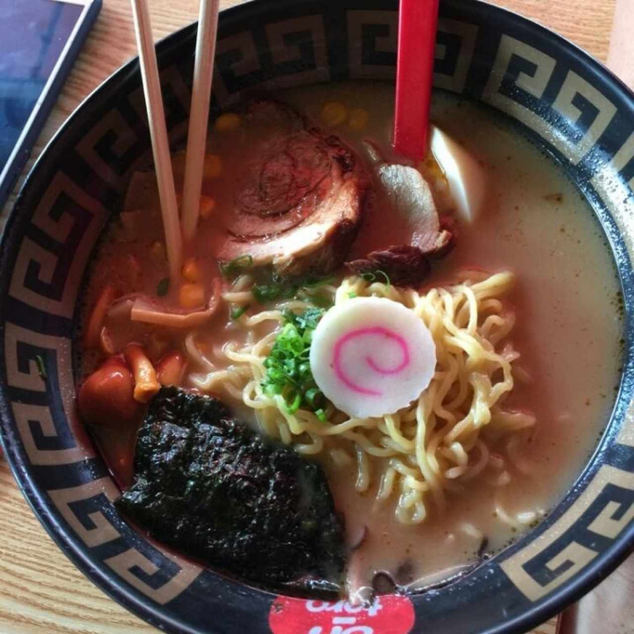 sopa de ramen tonkotsu