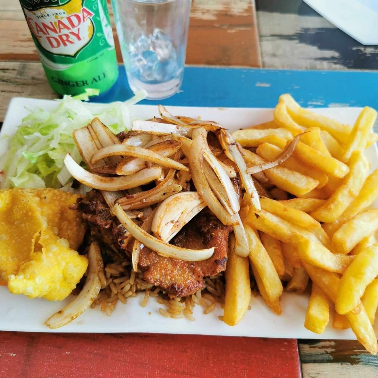 Combo del día con chuleta frita