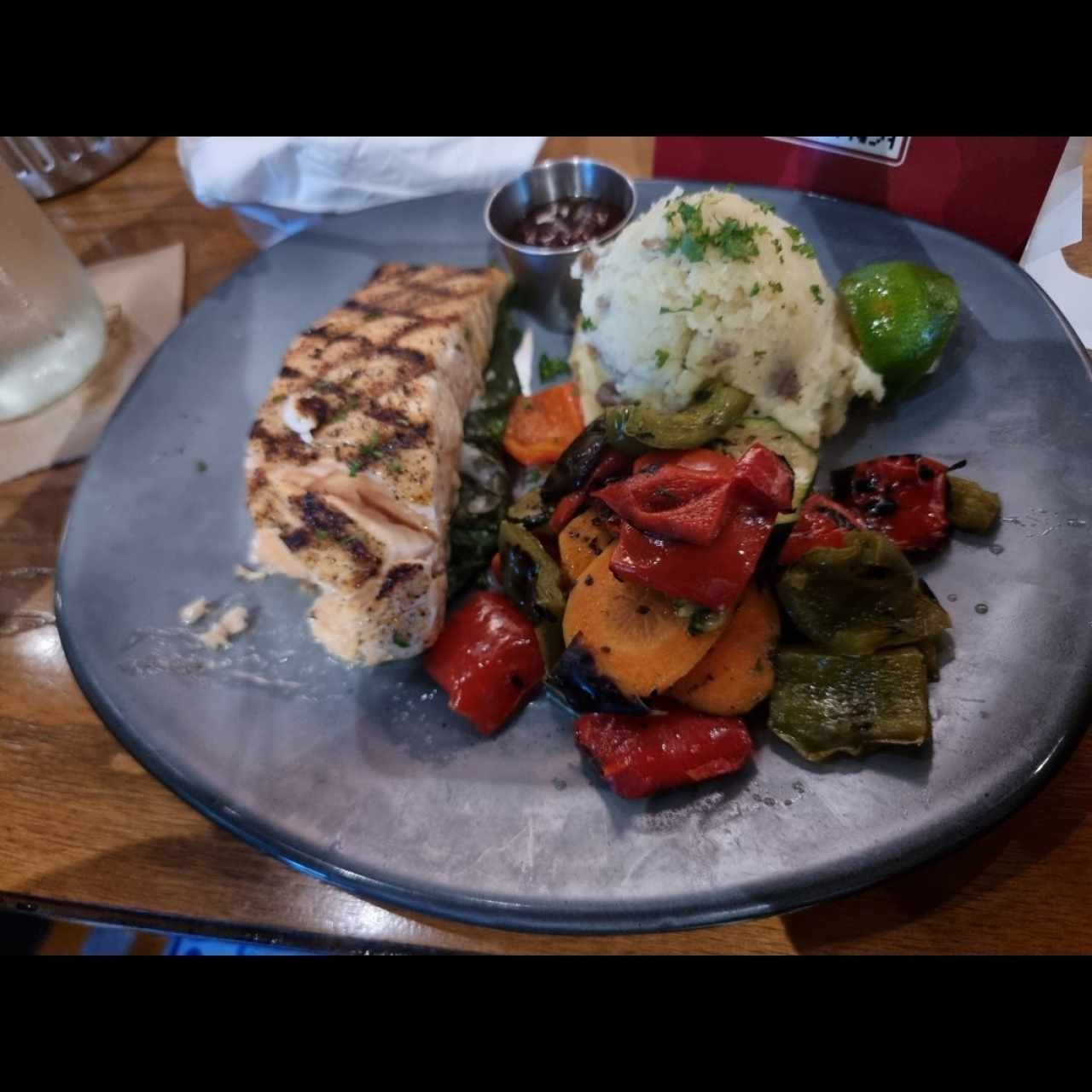 Pescado - Grilled Salmón