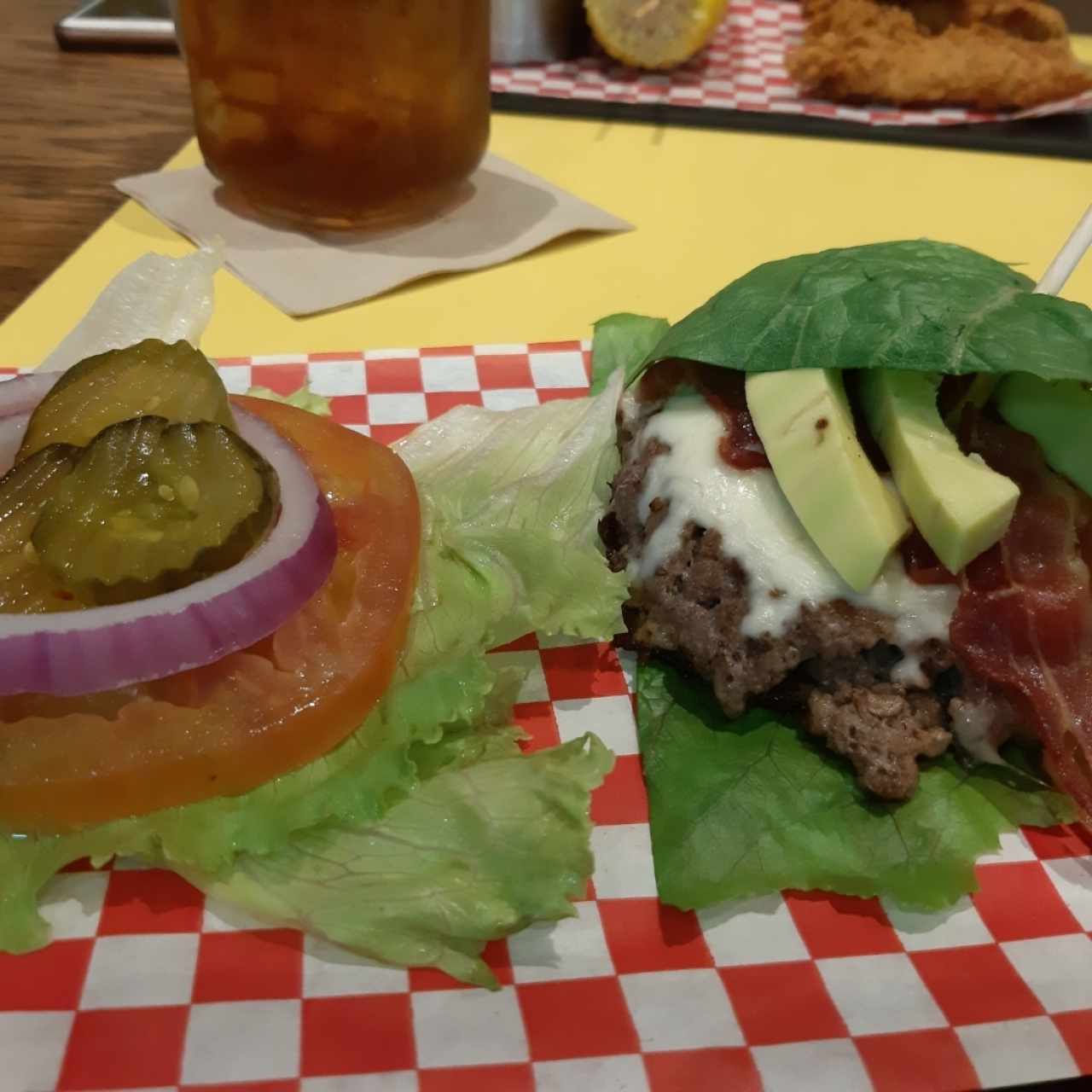 Hamburguesa avocado. 