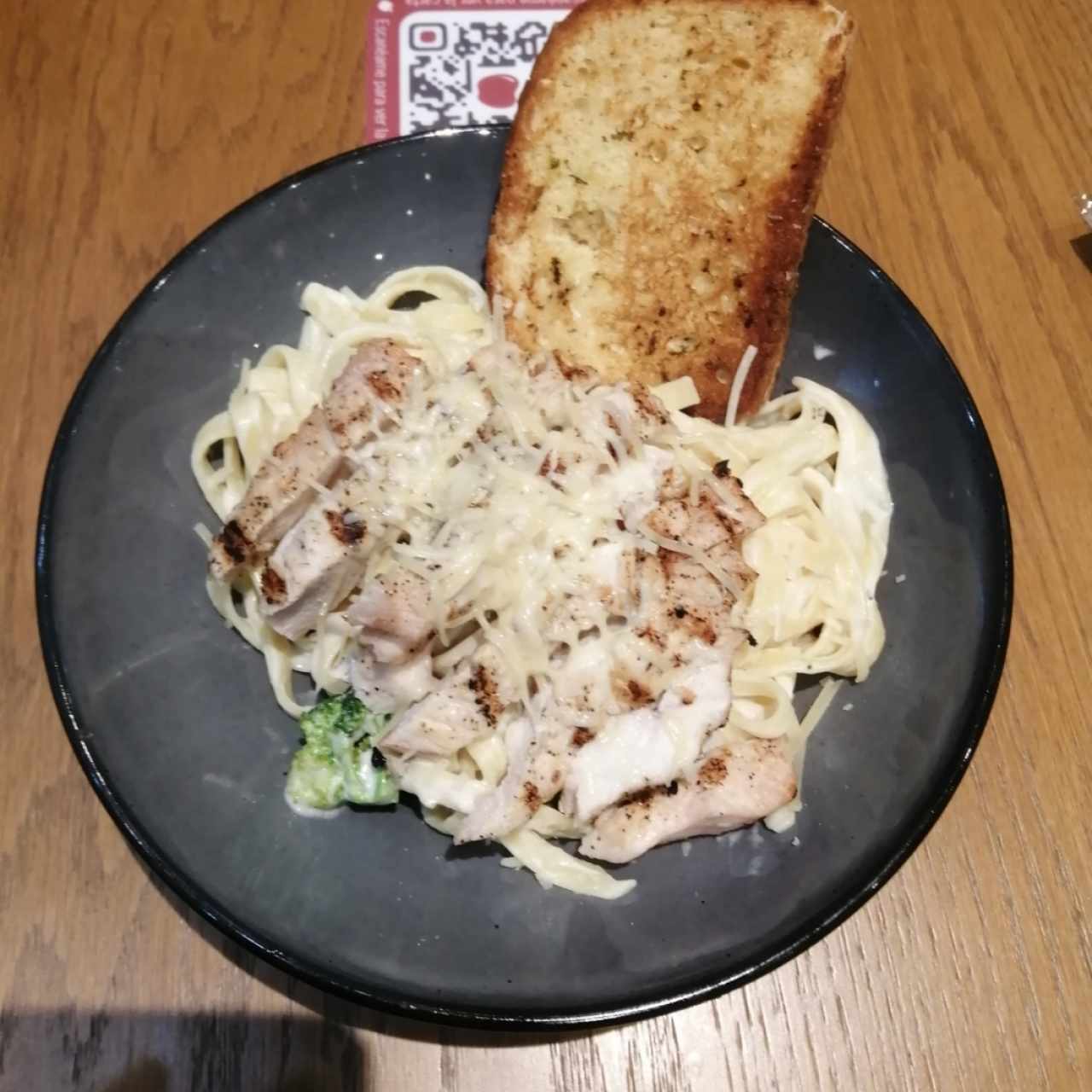 Chicken & Broccoli Alfredo Pasta