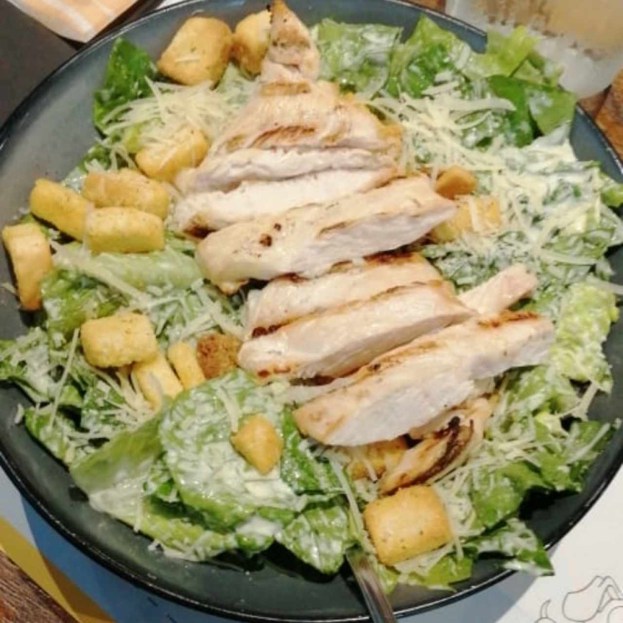 Ensalada César con pollo